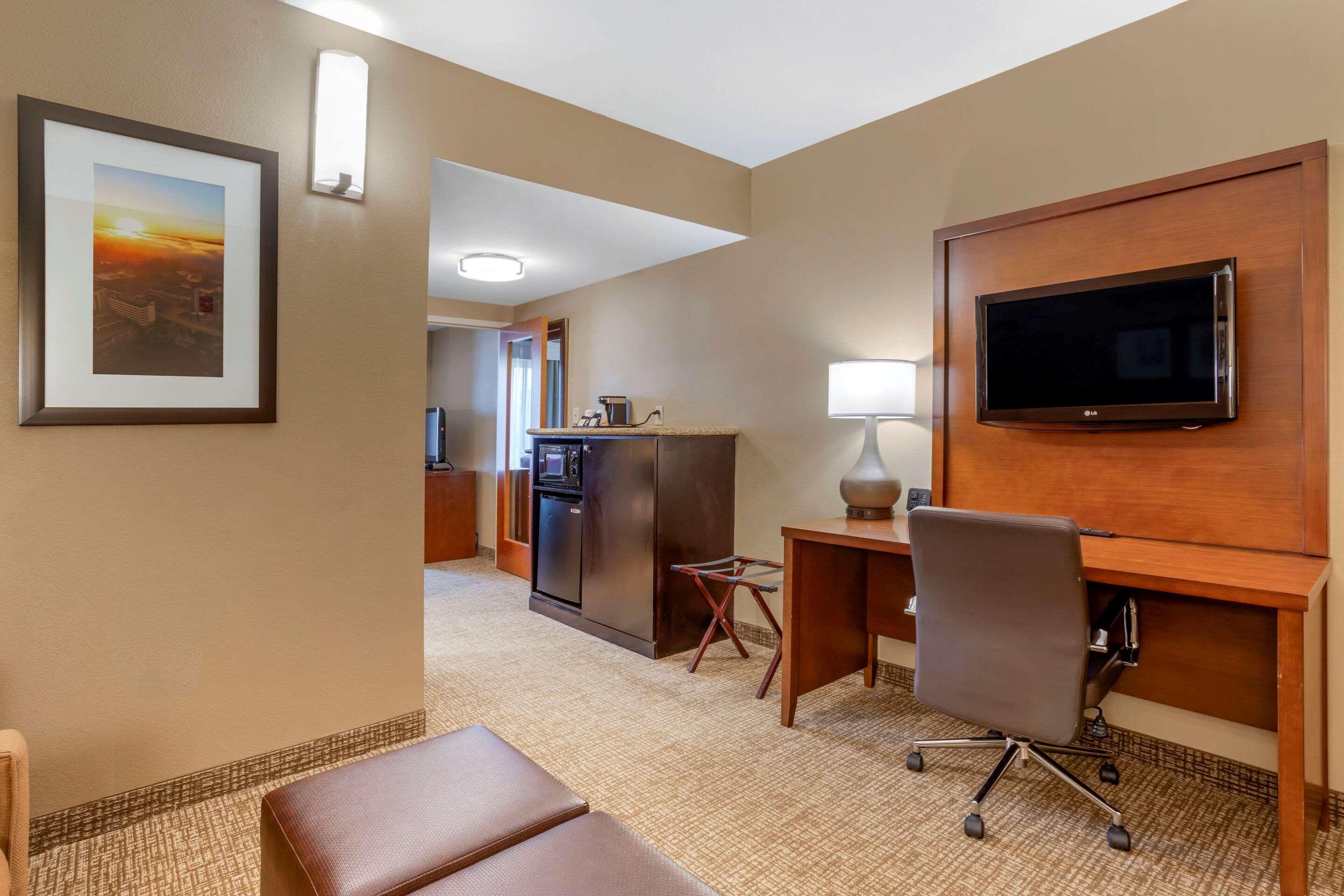 Comfort Suites North Knoxville Bagian luar foto